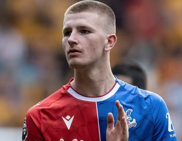 曼联中场引援动态：目标明确与策略调整