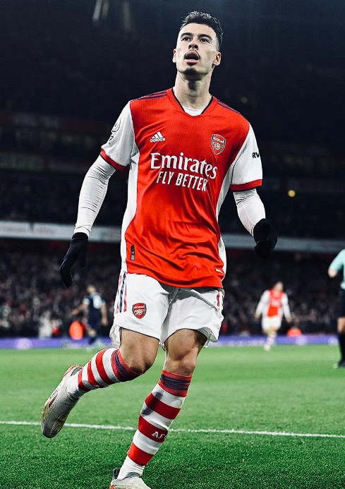 足总杯阿森纳大胜朴茨茅斯,马丁内利首演帽子戏法闪耀全场