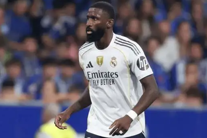 吕迪格回应质疑：强硬球风实为精准策略