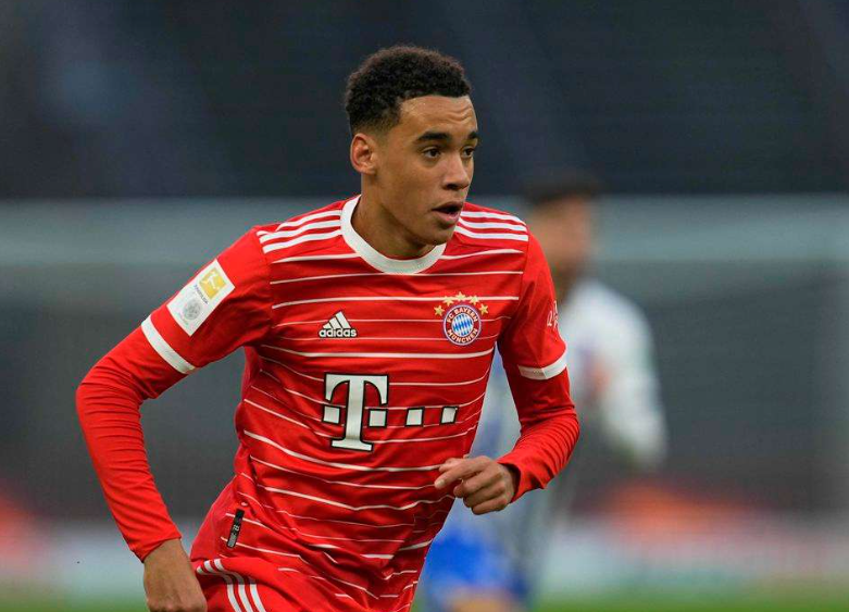 格纳布里伤缺后拜仁十号位人员安排策略分析